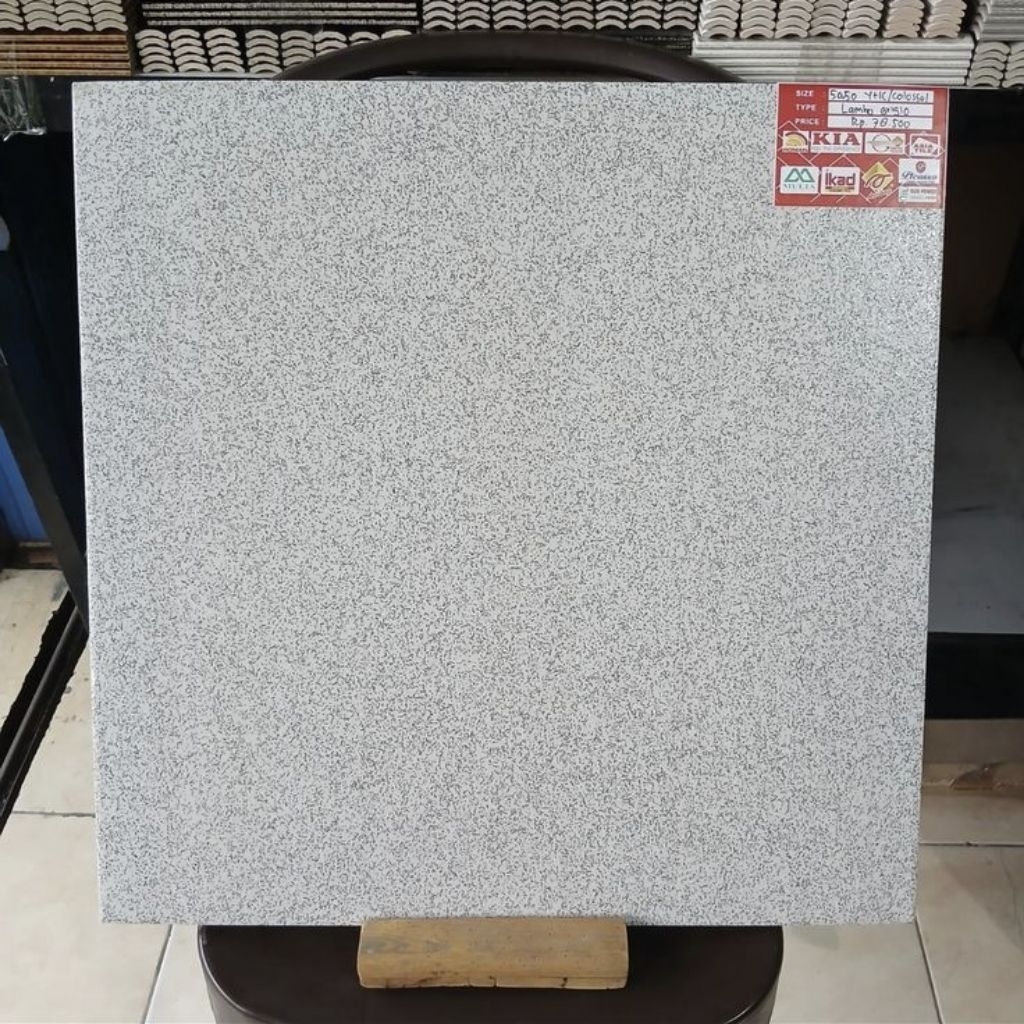 kramik ukuran 50x50