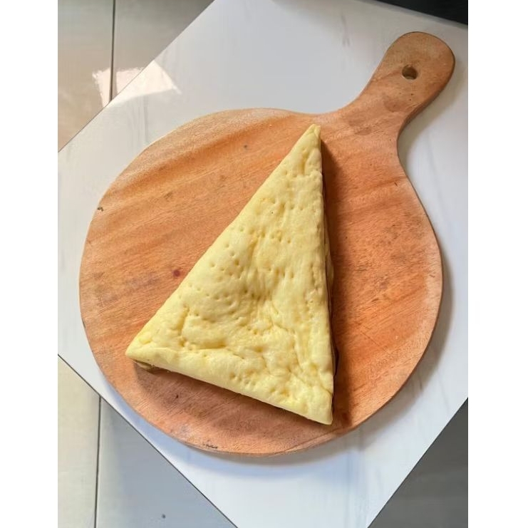 

Adonan pizza segitiga uk. 14cm x 20cm x 3cm