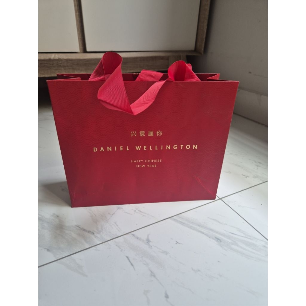 

paperbag daniel wellington