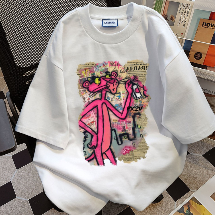 Trending! Kaos Katun, Motif Macan Merah Pink Minum Soda di Atas Tumpukan Komposisi Berita Acara
