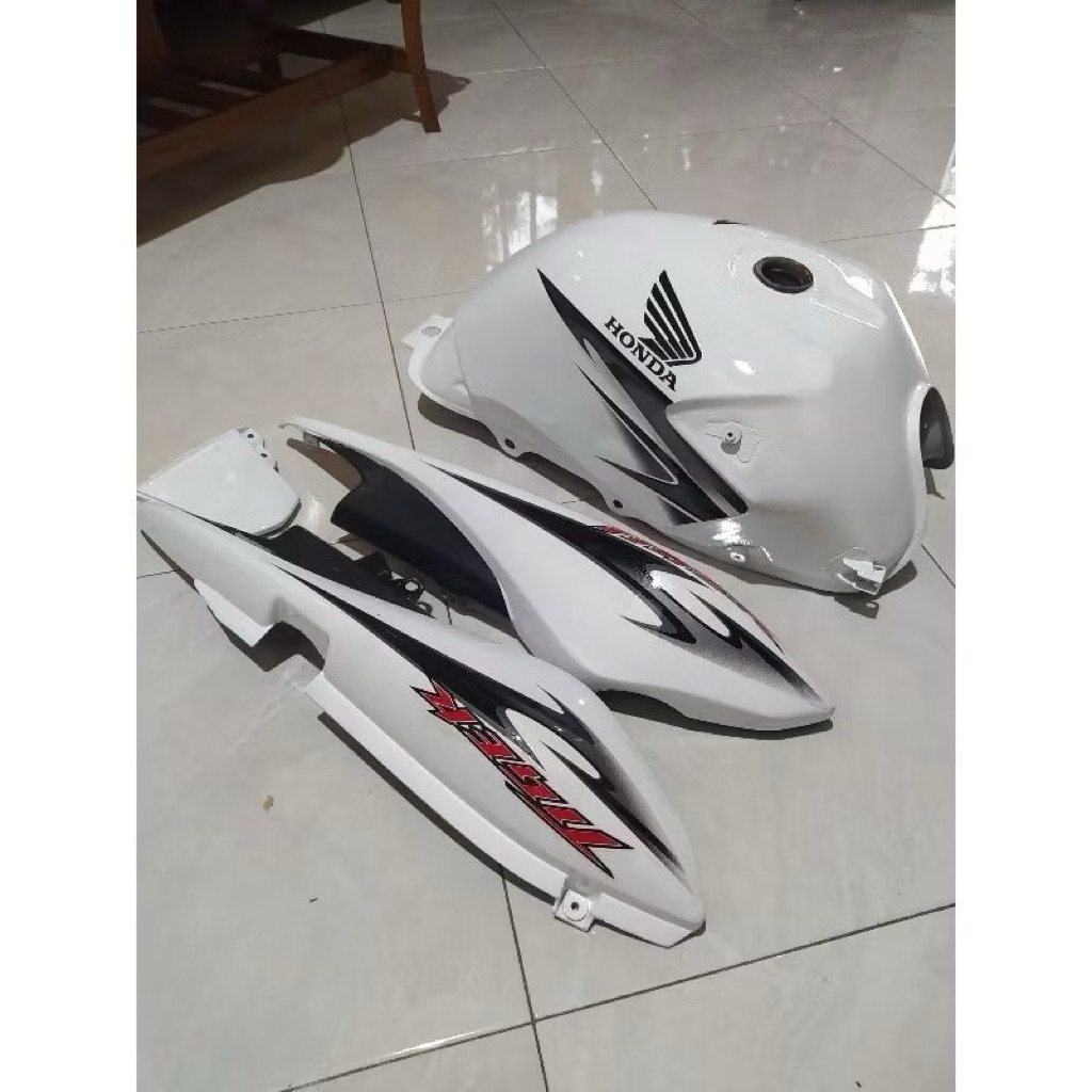 Tangki set body tiger revo tiger pece warna hitam putih merah