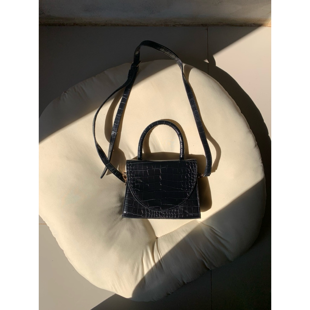 TAS SLEMPANG /TAS HITAM WANITA