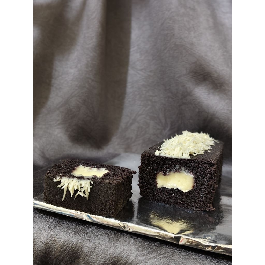 

BOLU KETAN HITAM CAKEMONT ISI KEJU LUMER