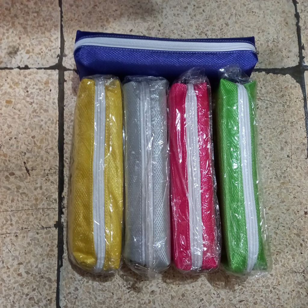 

Tempat pensil Resleting