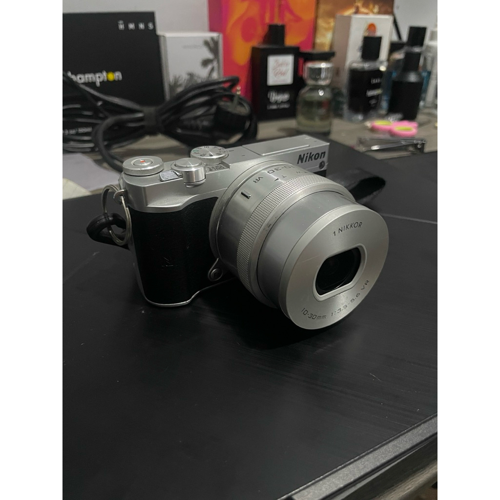 KAMERA MIRRORLESS NIKON 1 J5