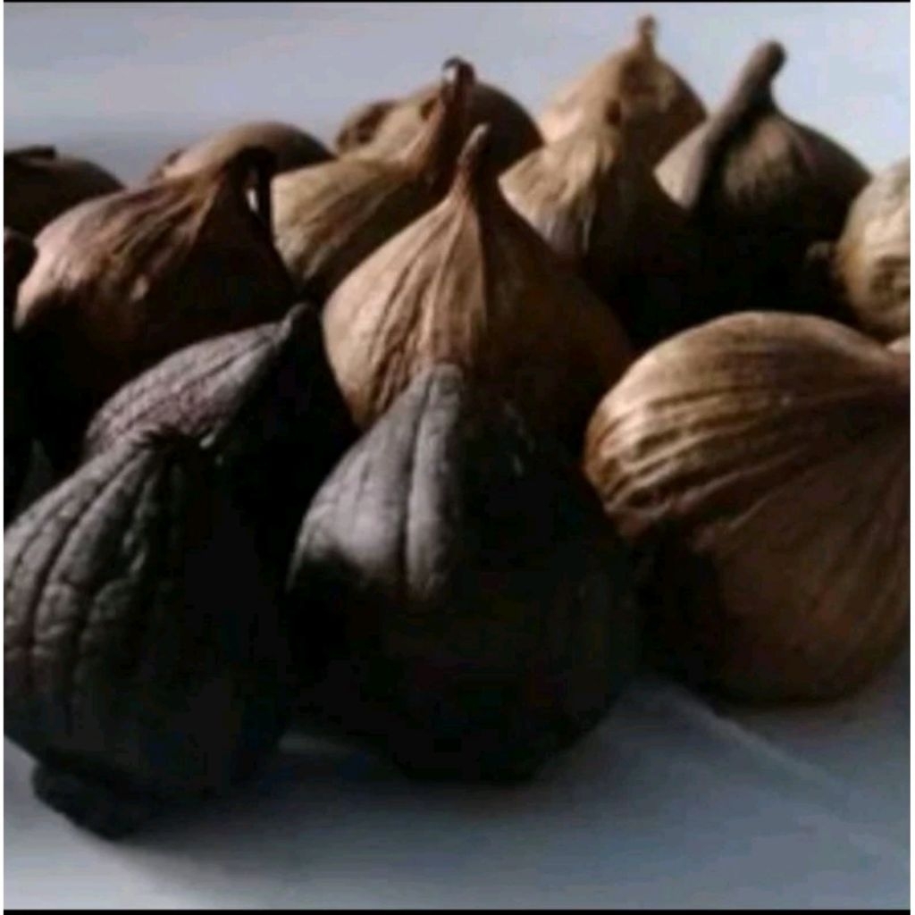 

HERBALENAK PANDAWA-BAWANG HITAM TUNGGAL KUPAS-100GR