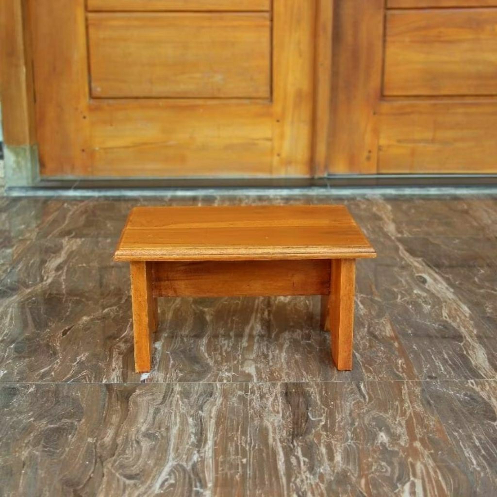 kursi jongkok (dingklik)