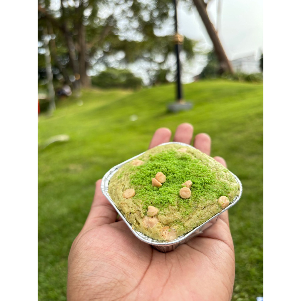 

Fudgy Brownies varian matcha crunchy di luar lumer di dalam