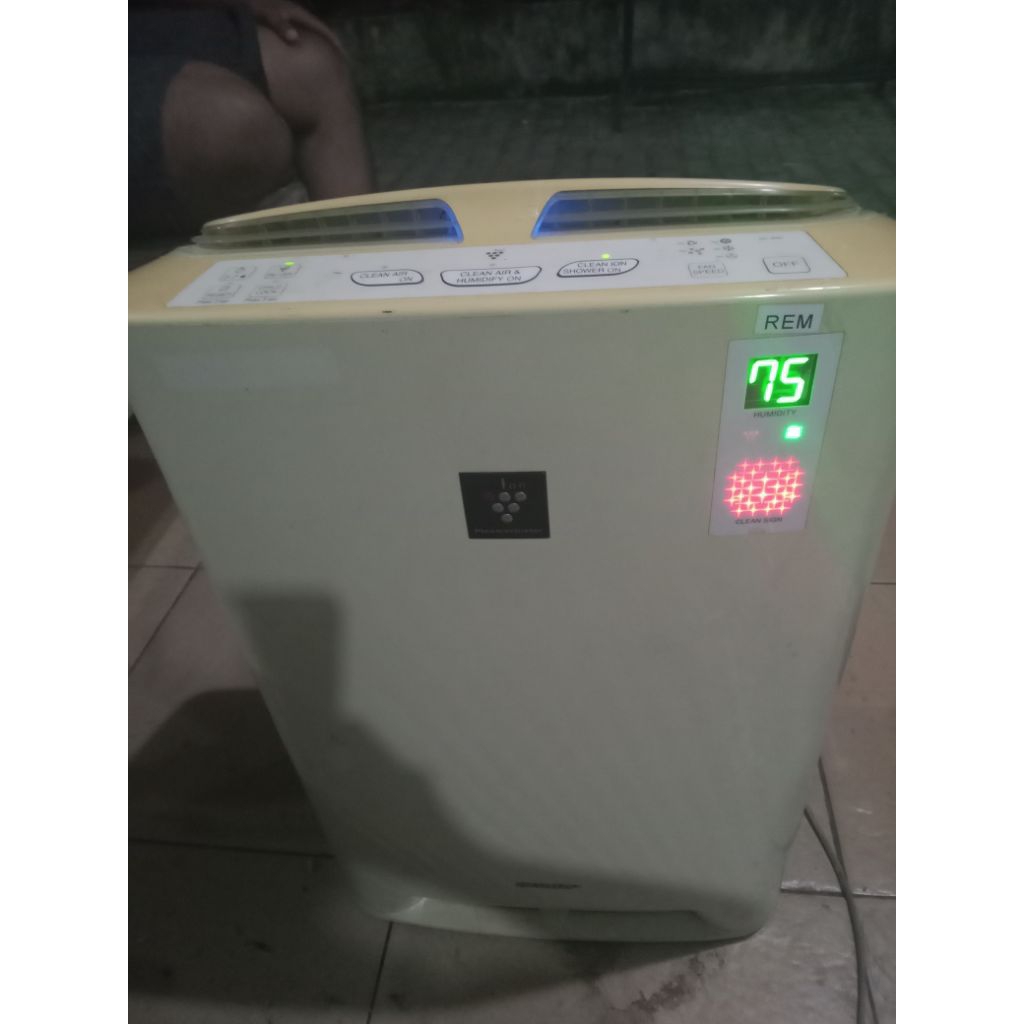 air purifier sharp/pembersih udara kca50