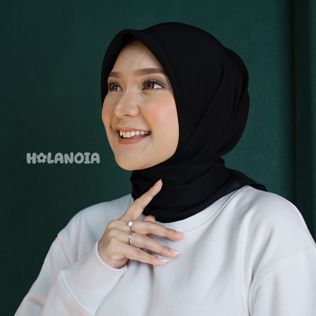 Holanoia Hijab Segi Empat Polycotton Premium Basic Scarf Hitam