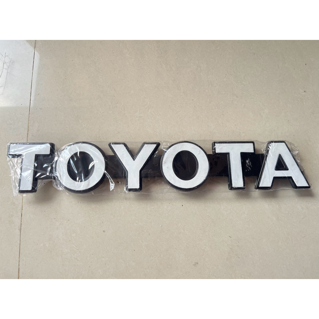 logo emblem toyota