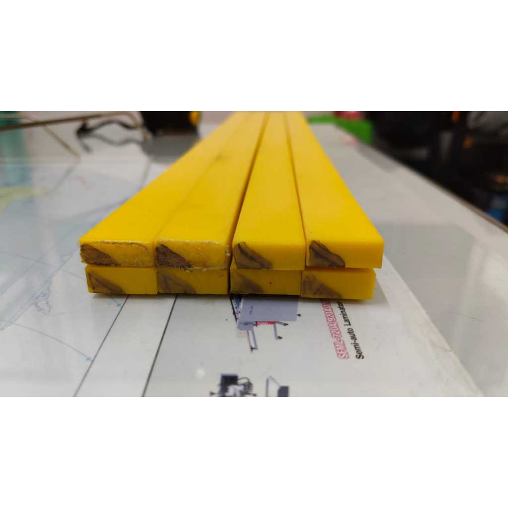 

CUTTING STICK OFFSET 20 X 8 X 470 MM ORI JEPANG (TATAKAN MESIN POTONG)