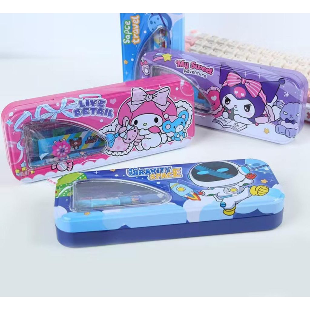 

Tempat Pensil Kaleng B-728 Lengkap dengan pensil Penghapus penggaris rautan