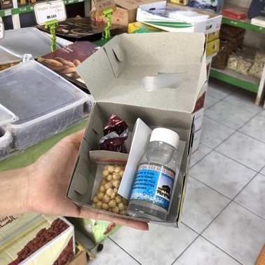 

Kardus Paket Oleh-Oleh Haji & Umroh Kosong Sekat 3 – Ukuran Mini 11x11x4,5cm, Cocok Isi Kurma & Snack