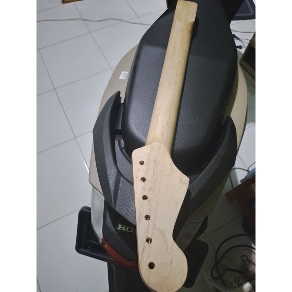 Neck Gitar Fender
