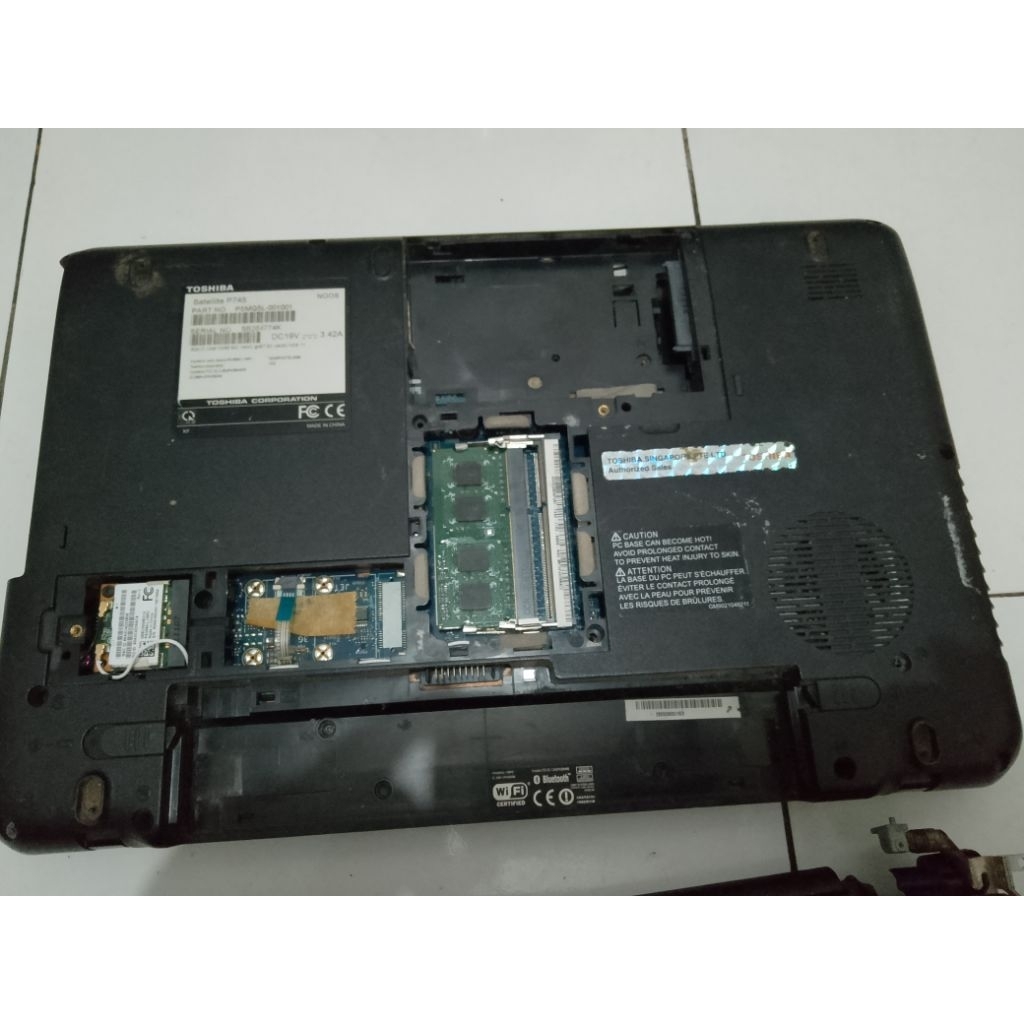laptop minusan 2 picis dijual toshiba dan axioo (baca deskripsi)