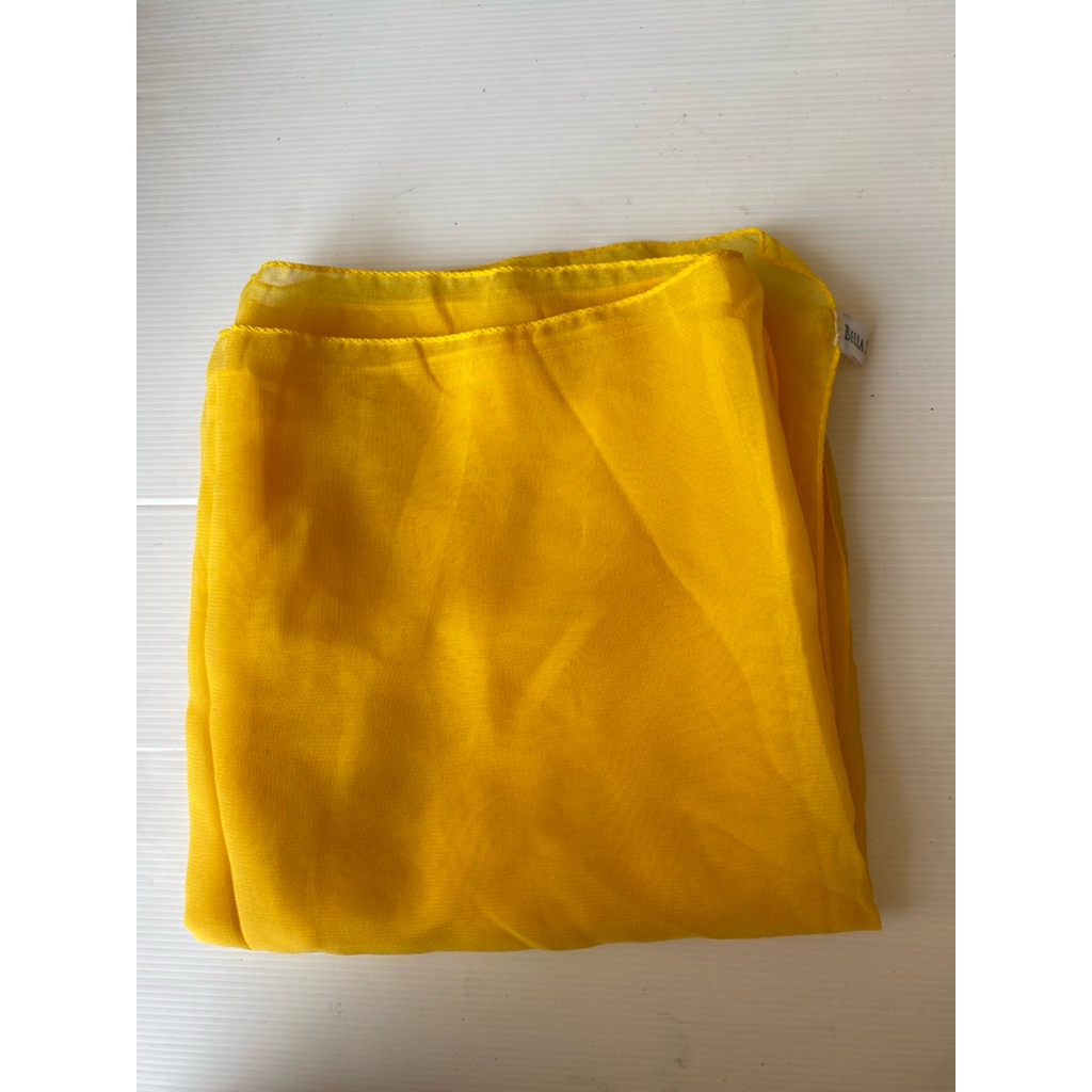 Hijab Segi Empat Bella Square Polos Warna Kuning