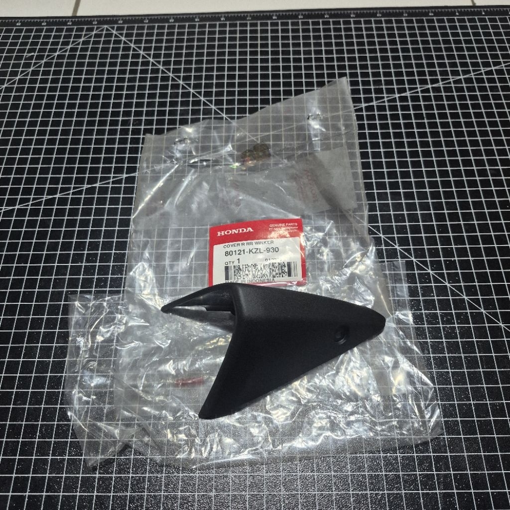Cover sen sein rear belakang kanan honda spacy original ahm honda 80121-KZL-930