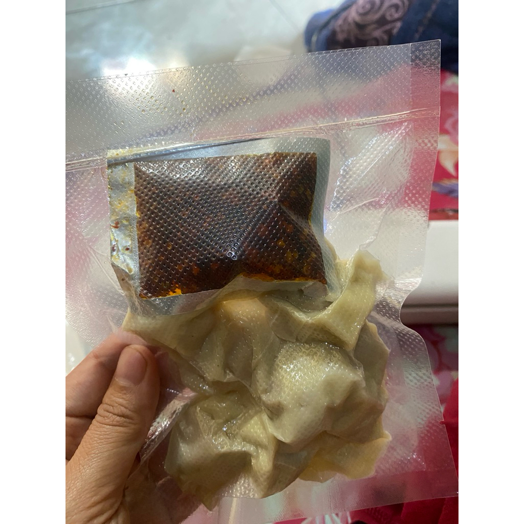 

pangsit ayam chili oil / pangsit ayam goreng/ pangsit ayam kuah / wonton ayam frozen food