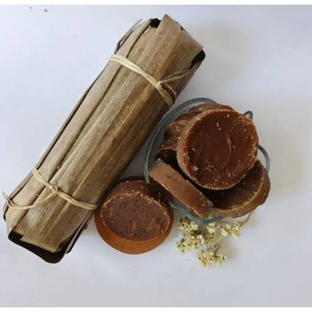 

gula aren asli 100% 500grm dari pohon aren asli di bungkus daun harga terjangkau