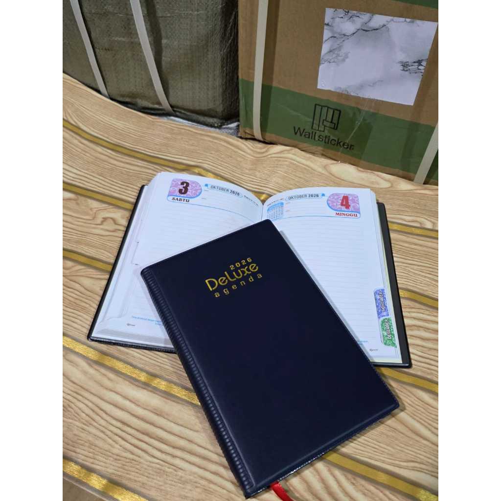 

BUKU AGENDA KERJA DELUXE KERTAS KREAM DAN PUTIH 2026 - ISI PUTIH RANDM