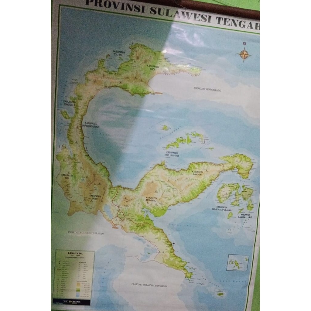 

peta sulawesi tengah bingkai kayu ukuran 100x70cm