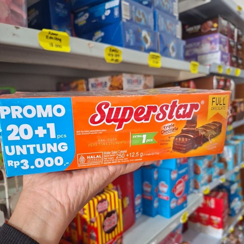 

Superstar Wafer Chocolate Triple isi 10+1