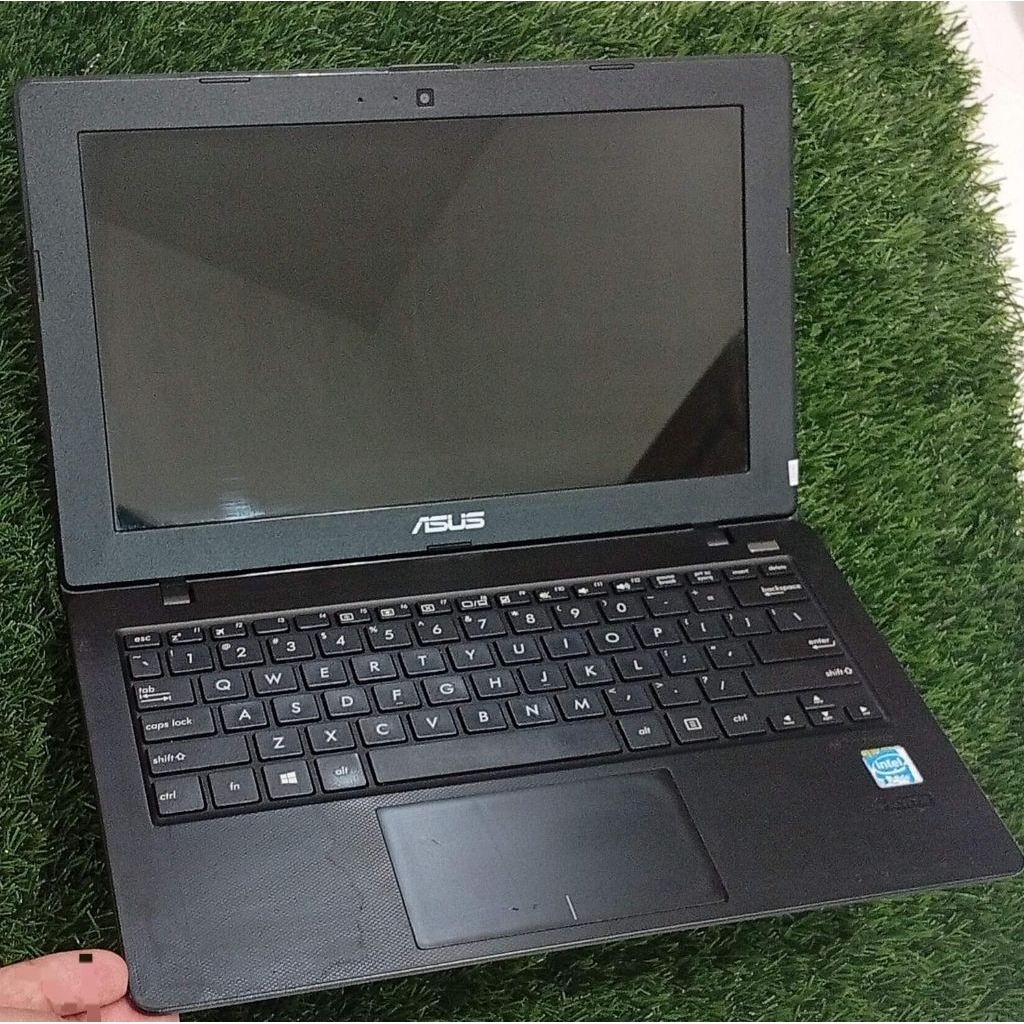 Laptop ASUS 12" Bekas warna BLACK Ram 2