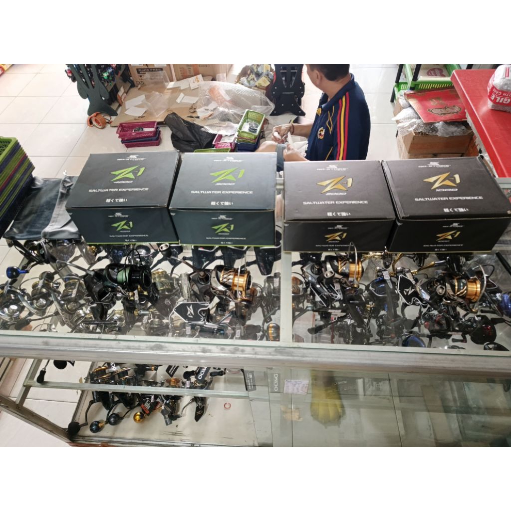 Reel Z1 SW Go Strike power handle, 11 stainless ball bearing, Super light weight body, Ratio 5:2:1