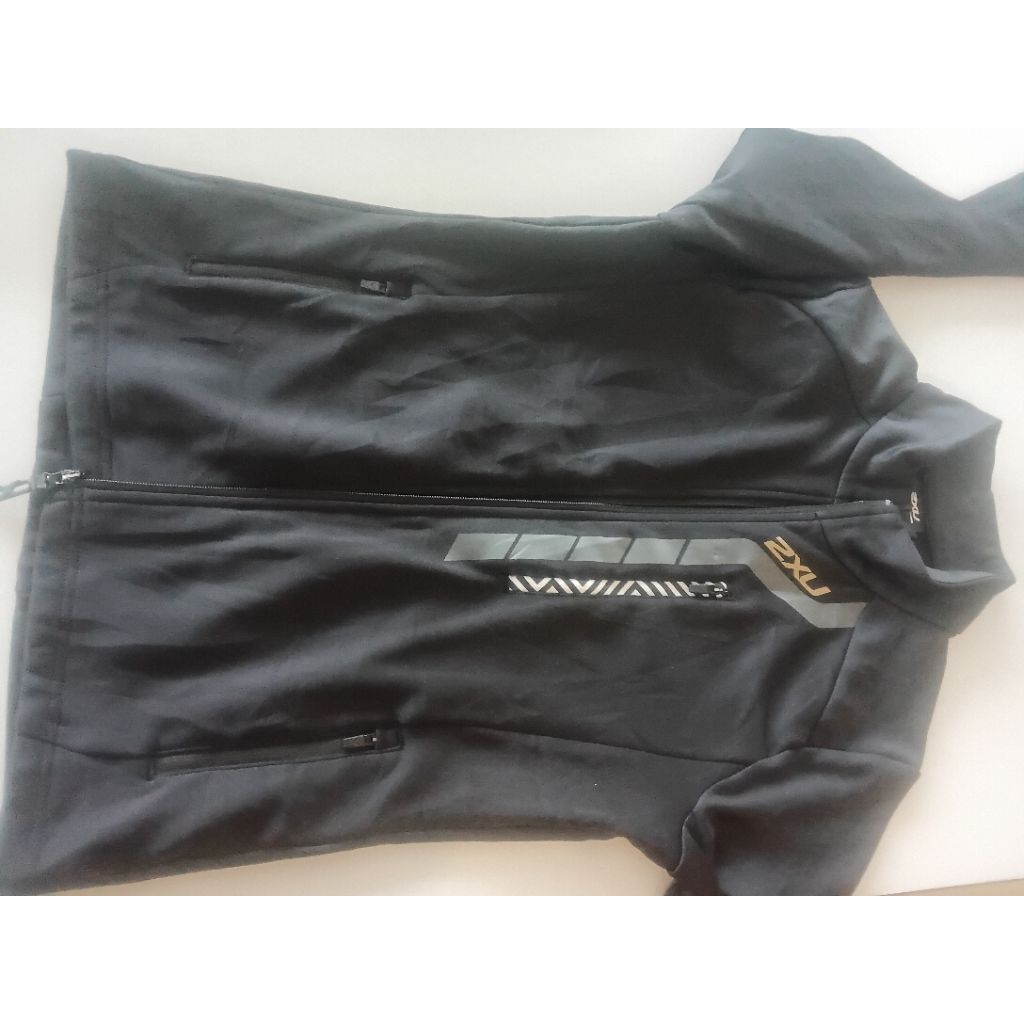Jaket 2xu preloved cwe