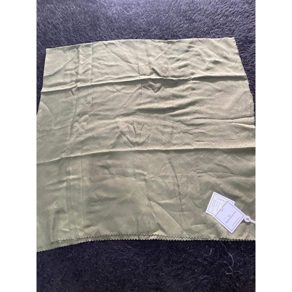 Buttonscarves Everyday Tapis Embossed (AS IS)