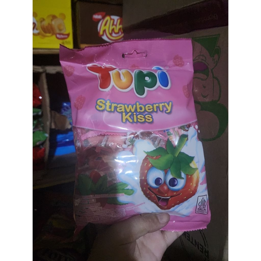 

Yupi Strawberry Kis Permen 1 Bag / Kantong (50 pcs x 2.4 gr)