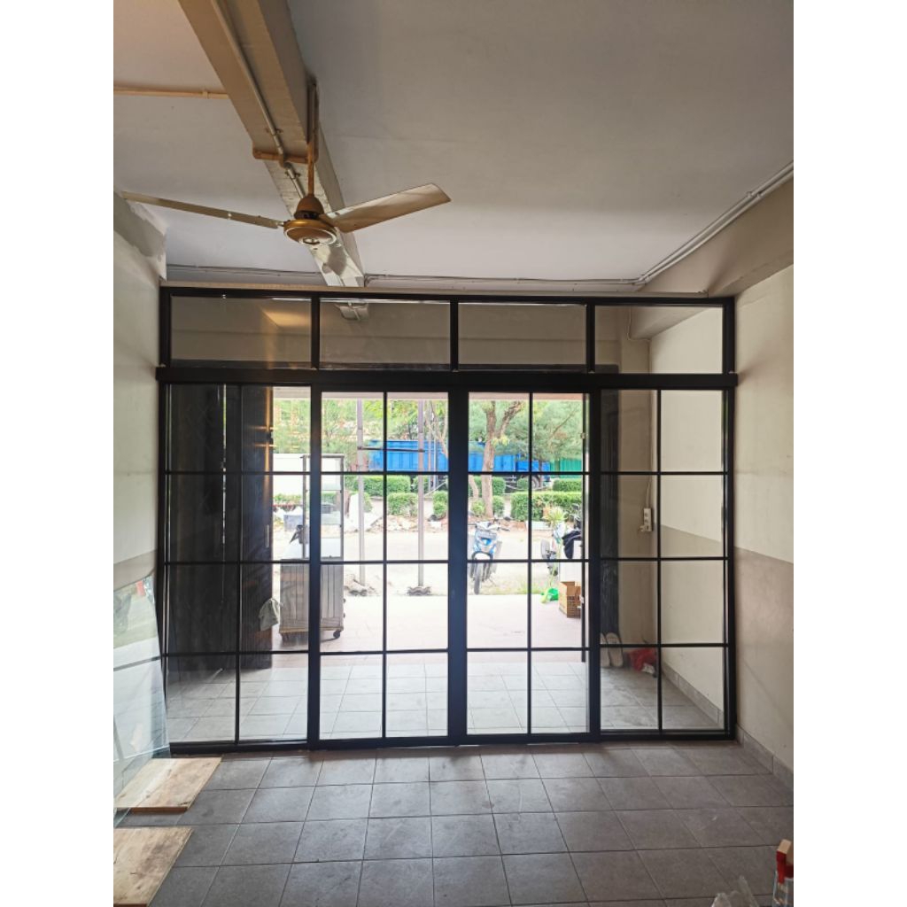 Sekat ruangan pintu sliding 2 daun aluminium dan kaca