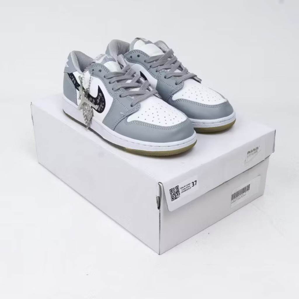 Sneakers Air Jordan Low X Dior BNIB 100%