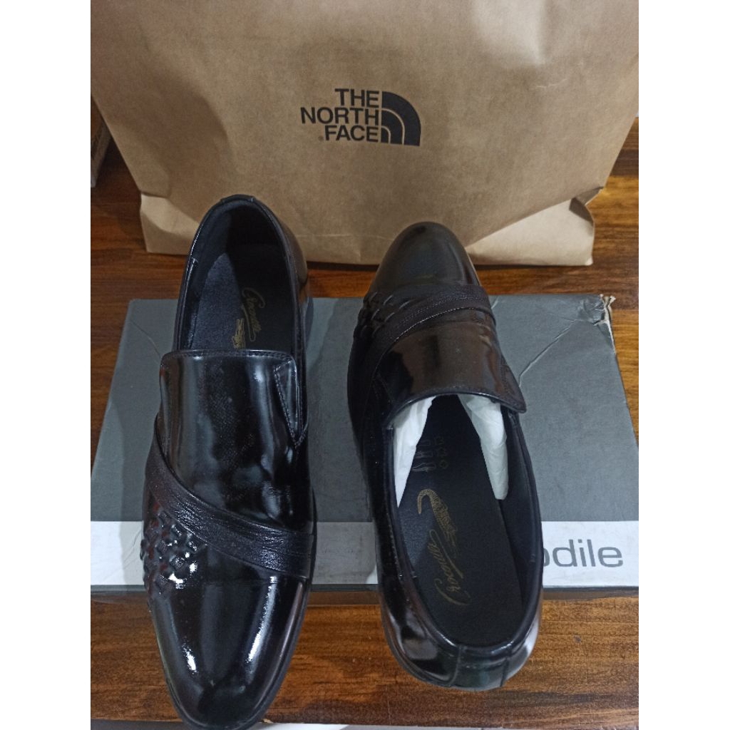 sepatu pria kulit asli merek Crocodile size 39