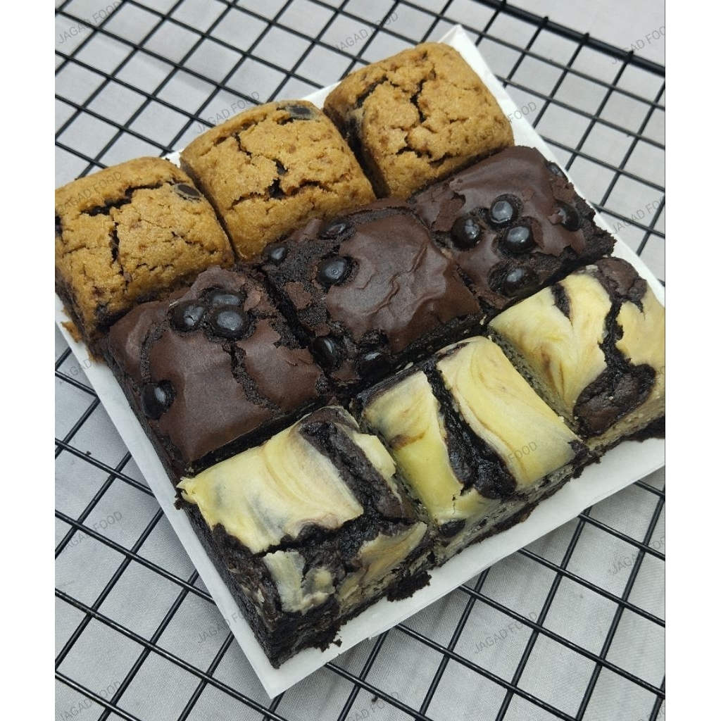 

Brownies Triple Treat Coklat Chesse Kukis Isi 9 potong JAGAD FOOD