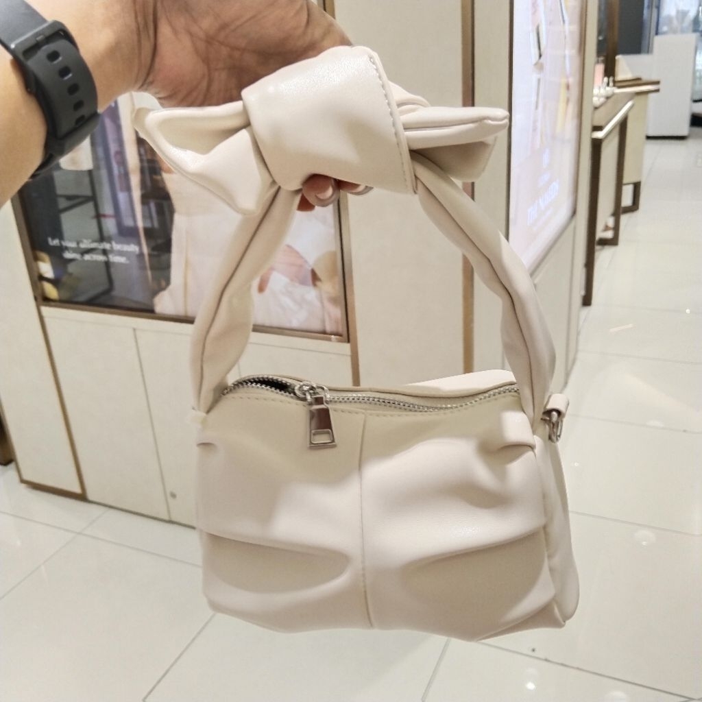 tas bahu dari brand matahari original brand dan ada tali panjang