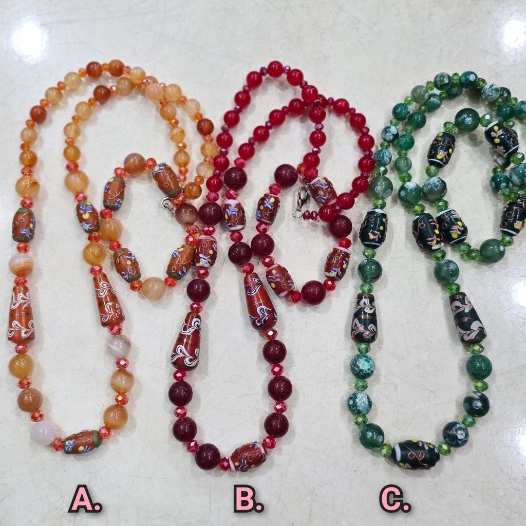Satu set kalung dan gelang batu kalimantan