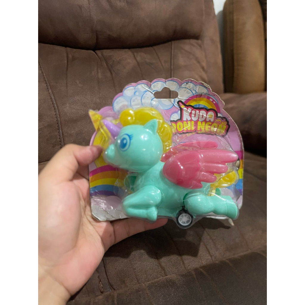 mainan kuda poni di tarik jalan alfamart