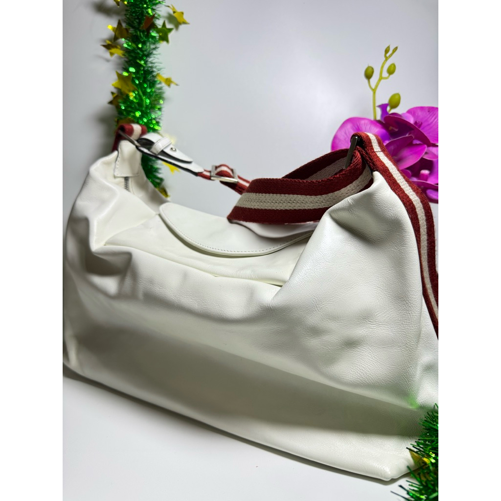 Tas wanita bekas Bally seri Tilay AUTHENTIC kondisi sangat bagus sudah di spa bersih dan wangi