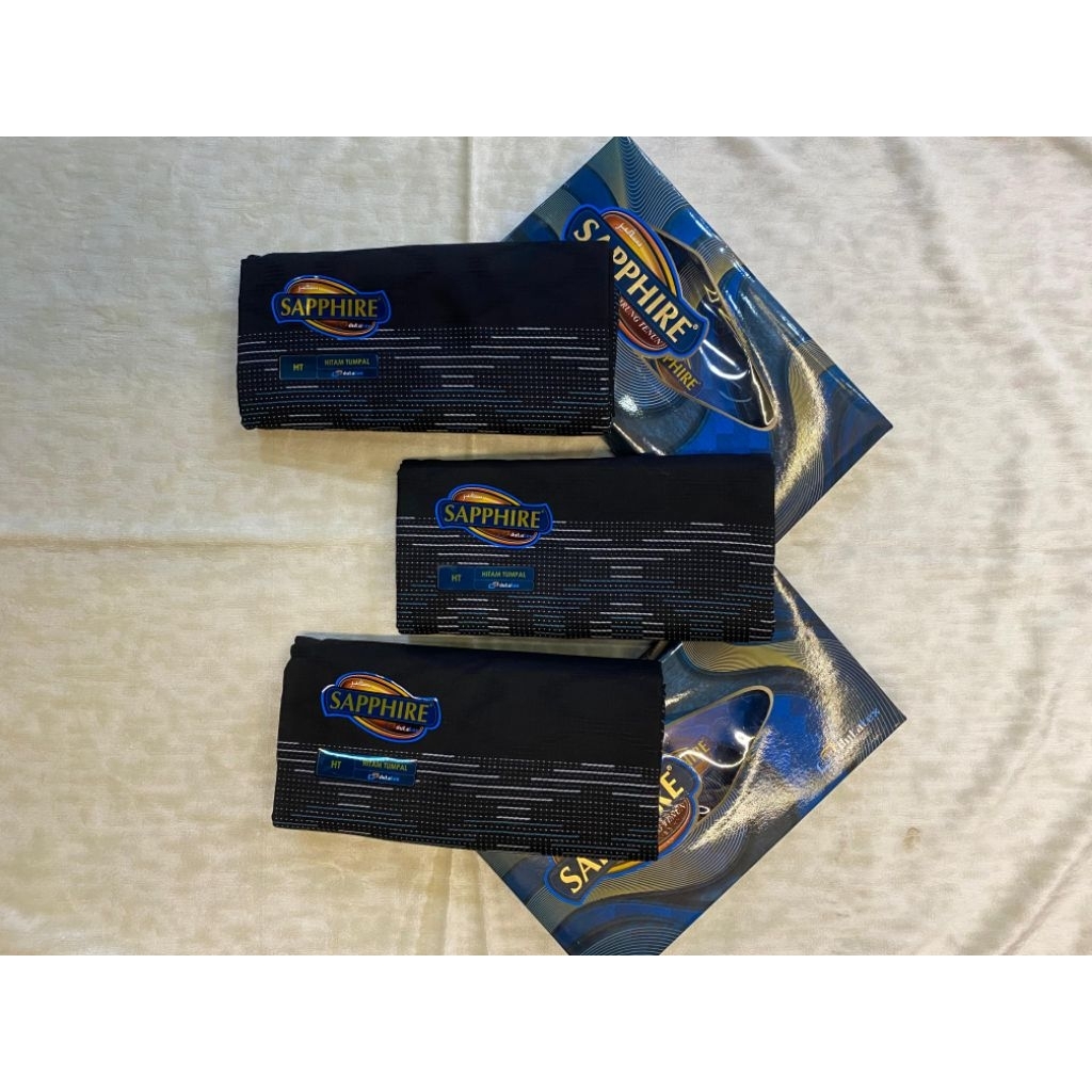 Sarung Sapphire Hitam Tumpal