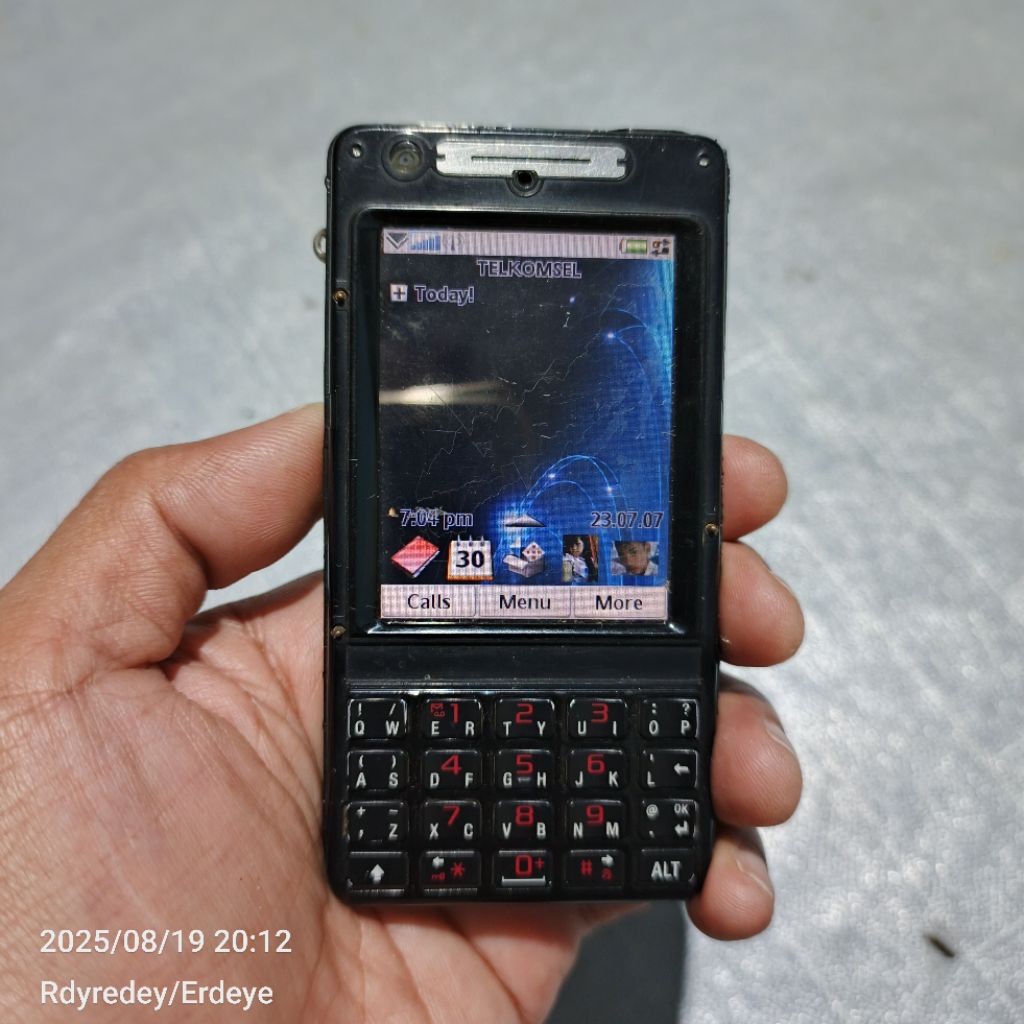 Hp Jadul Bahan Sony Ericsson P1i