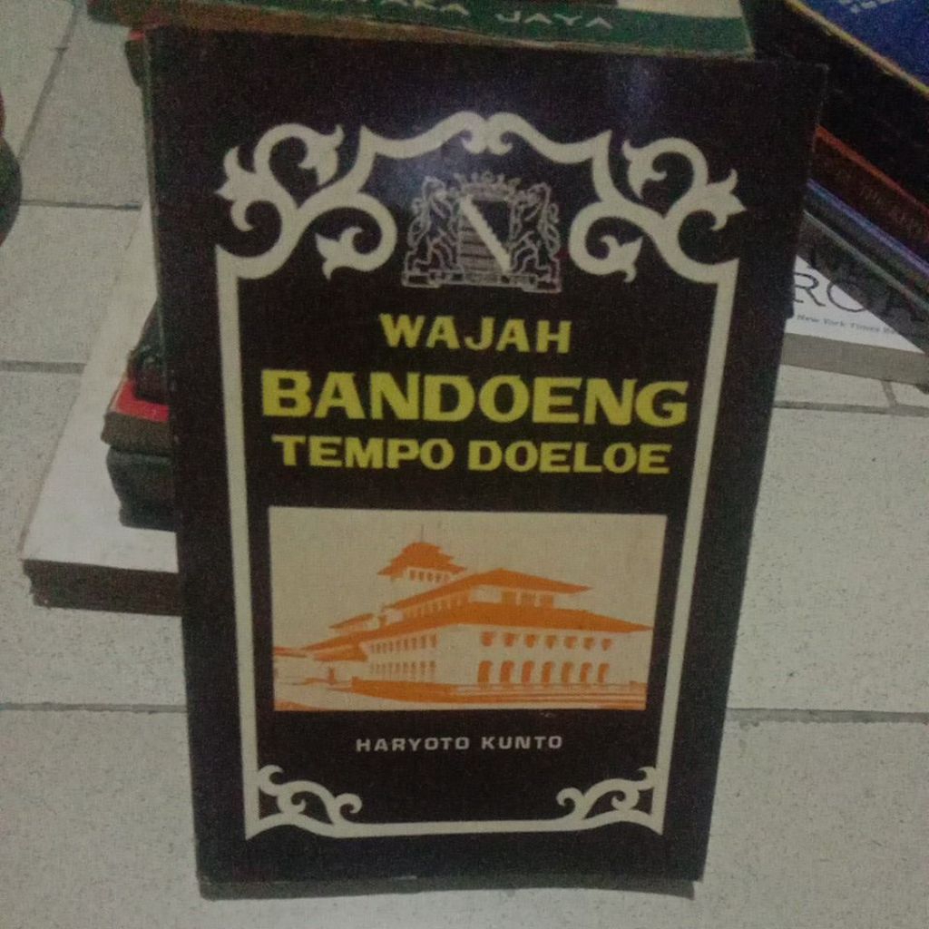 BUKU WAJAH BANDUNG TEMPO DOELOE  BY HARYOTO KUNTO