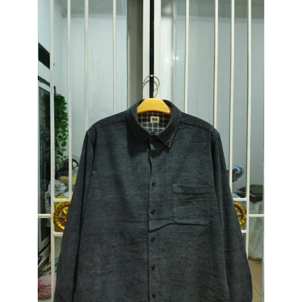 kemeja corduroy polos Uniqlo kasual pria XL
