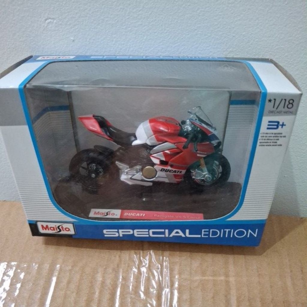 ducati panigale v4 s corse maisto skala 18