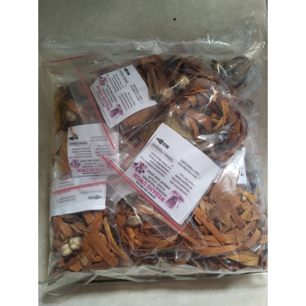 

wedang uwuhdapat 10 bungkus besar dengan gula batu asli jahe asli