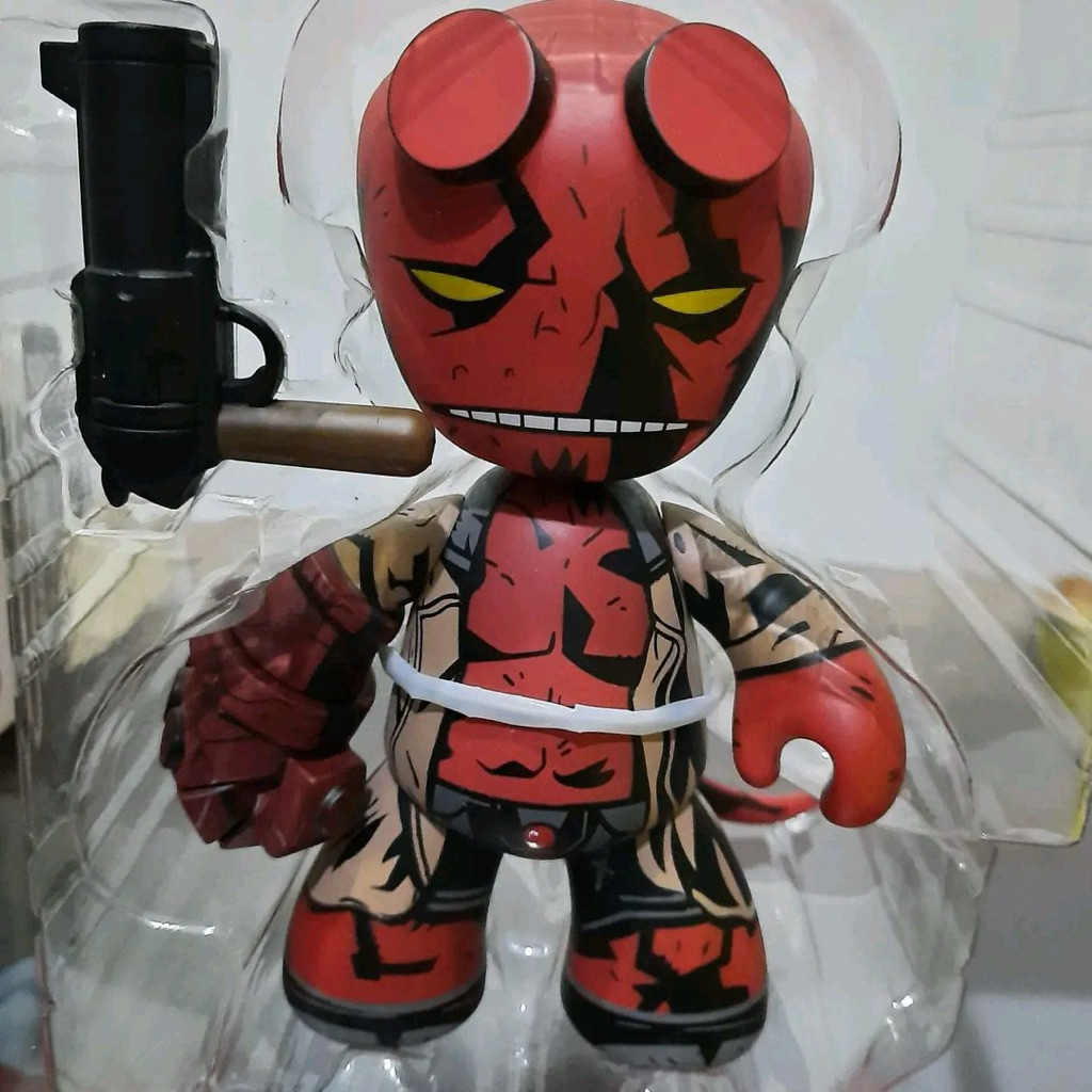 Hellboy 2009 Mezitz Mezco Action Figure Pajangan Bobblehead