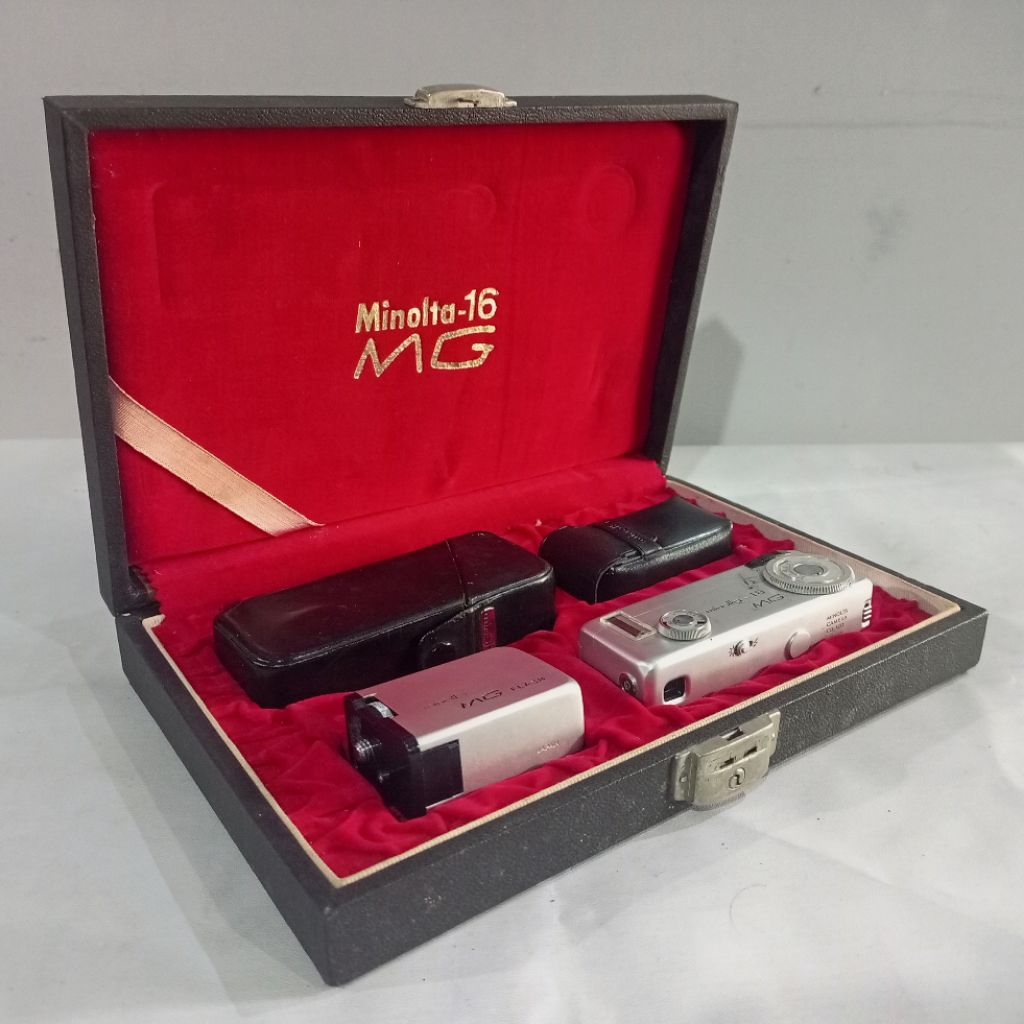 (Used) Vintage Kamera Minolta-16 MG Sub-Miniature "Spy" 1966 • Untested & Display