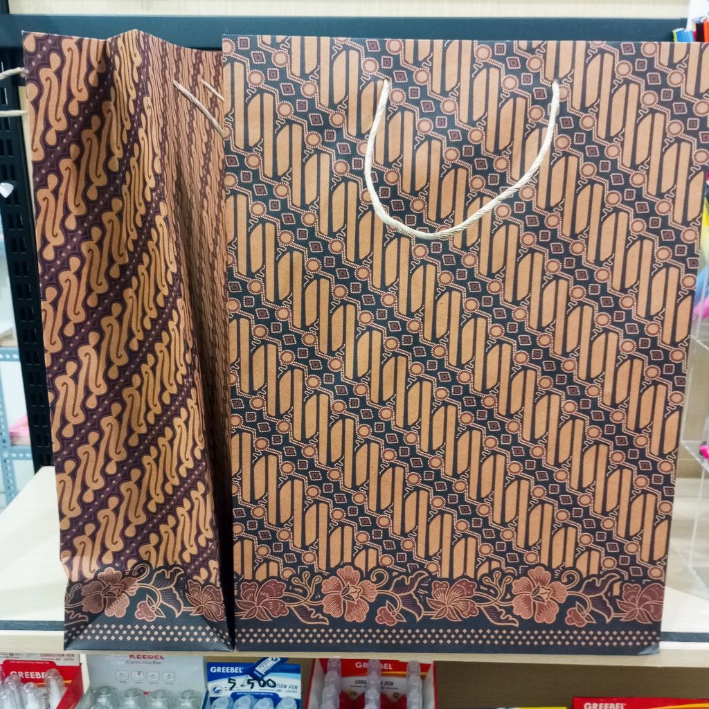 

(1 PCS) PAPERBAG BATIK COKLAT JUMBO