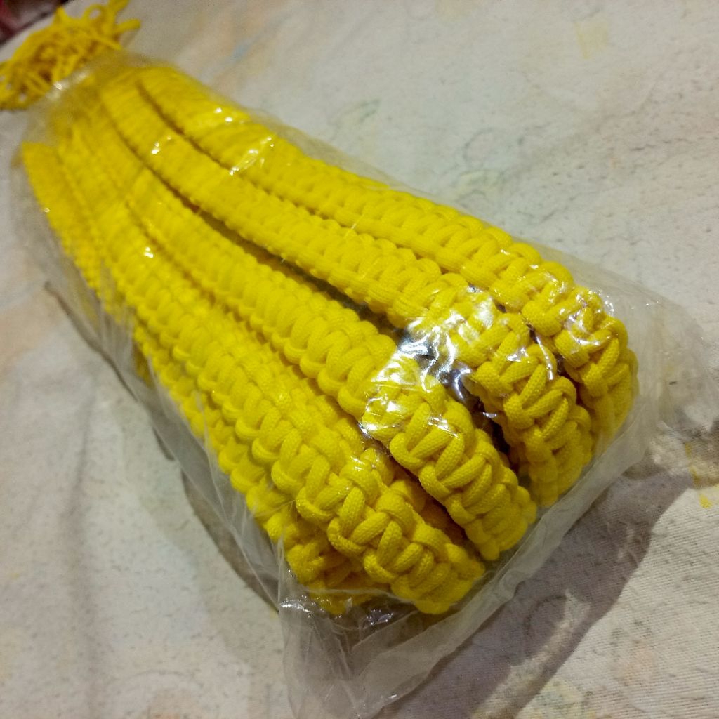 

kodian || tali kur Pluit pramuka SMP warna kuning kodian 1kodi 20pcs harga grosir bisa cod